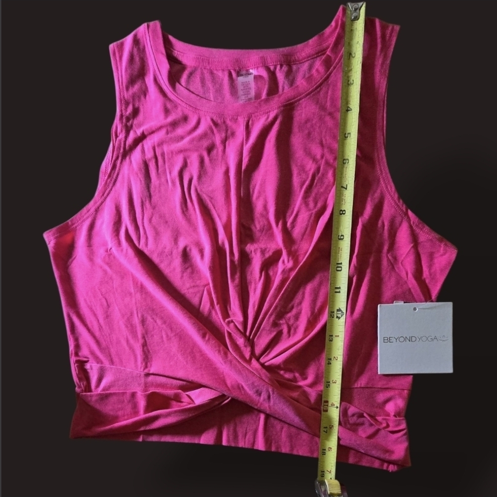NWT Beyond Yoga Featherweight Center Stage Tank | Vivid Pink | Size Large